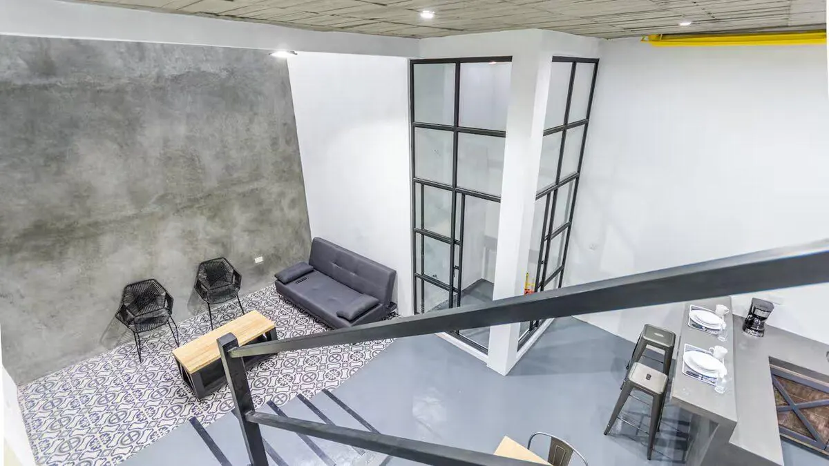 Vista mezzanine doble altura The Yellow Loft loft industrial San Miguel de Allende