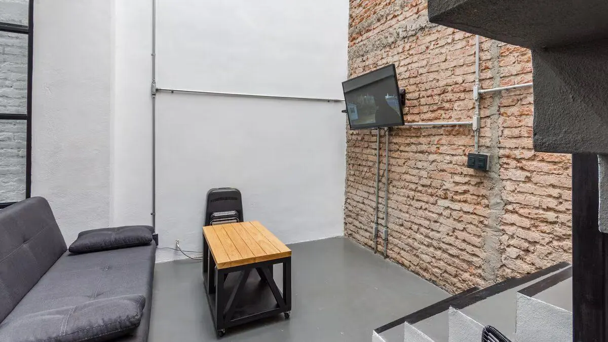 Sala con ladrillo expuesto The Red Loft loft renta San Miguel
