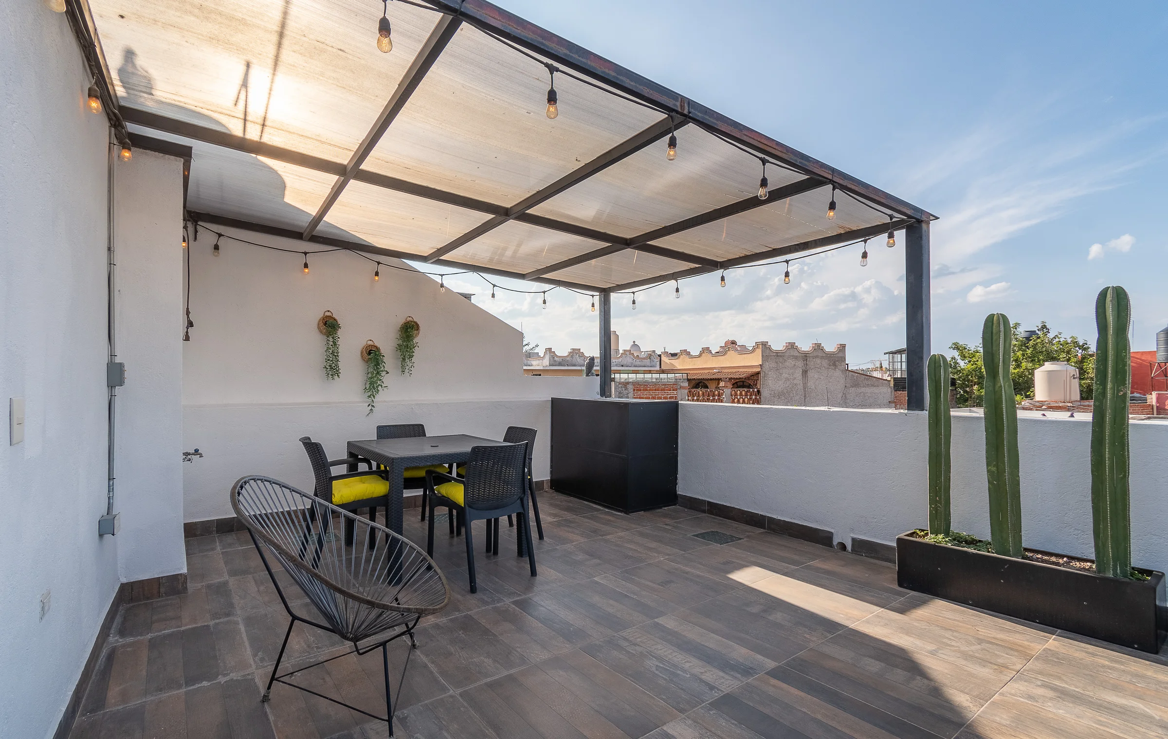 Terraza con silla Acapulco The Yellow Loft San Miguel