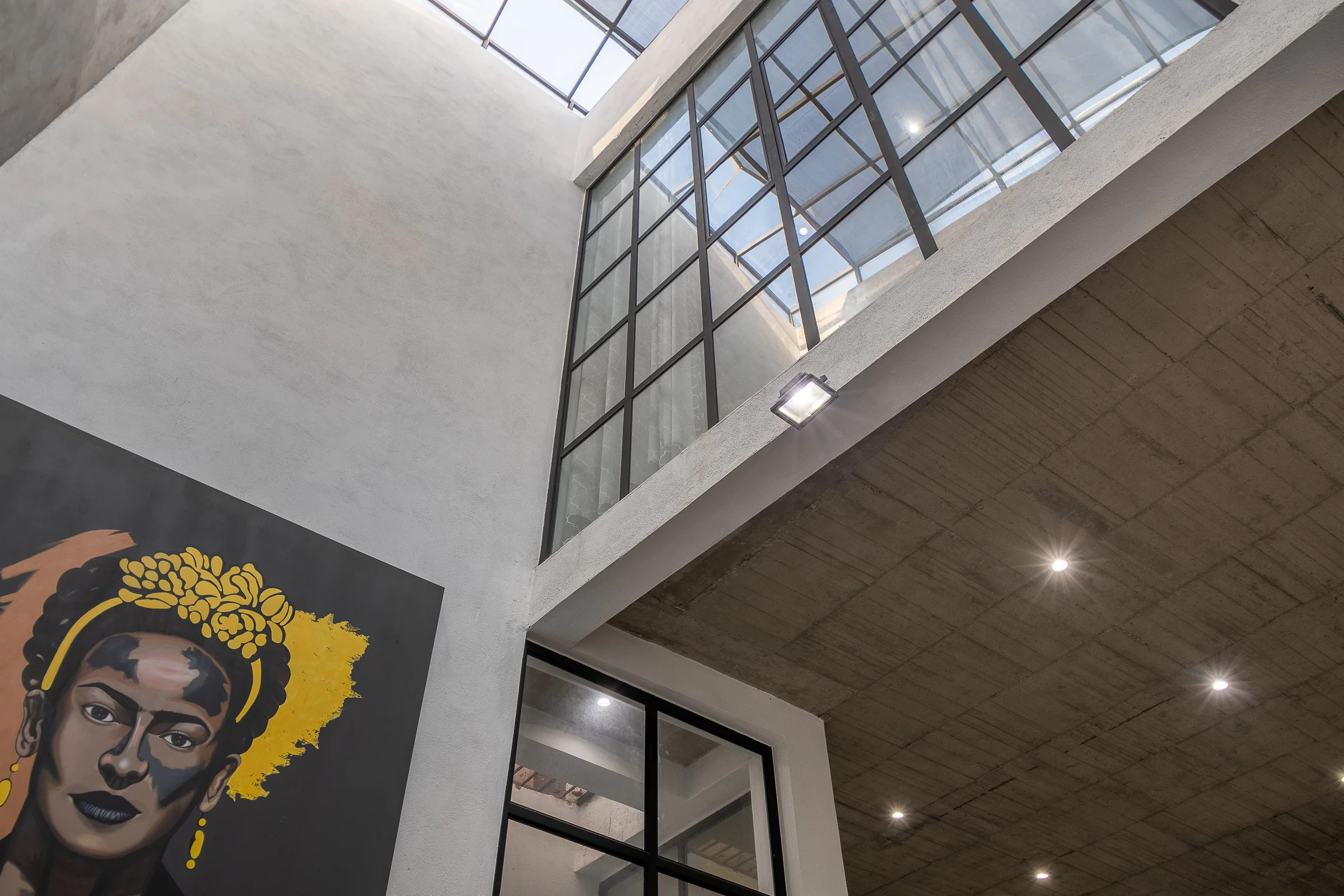 Doble altura ventanas acero The Yellow Loft loft industrial